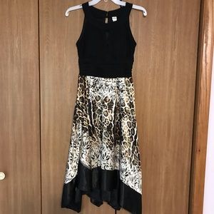 Black design sleeveless dress